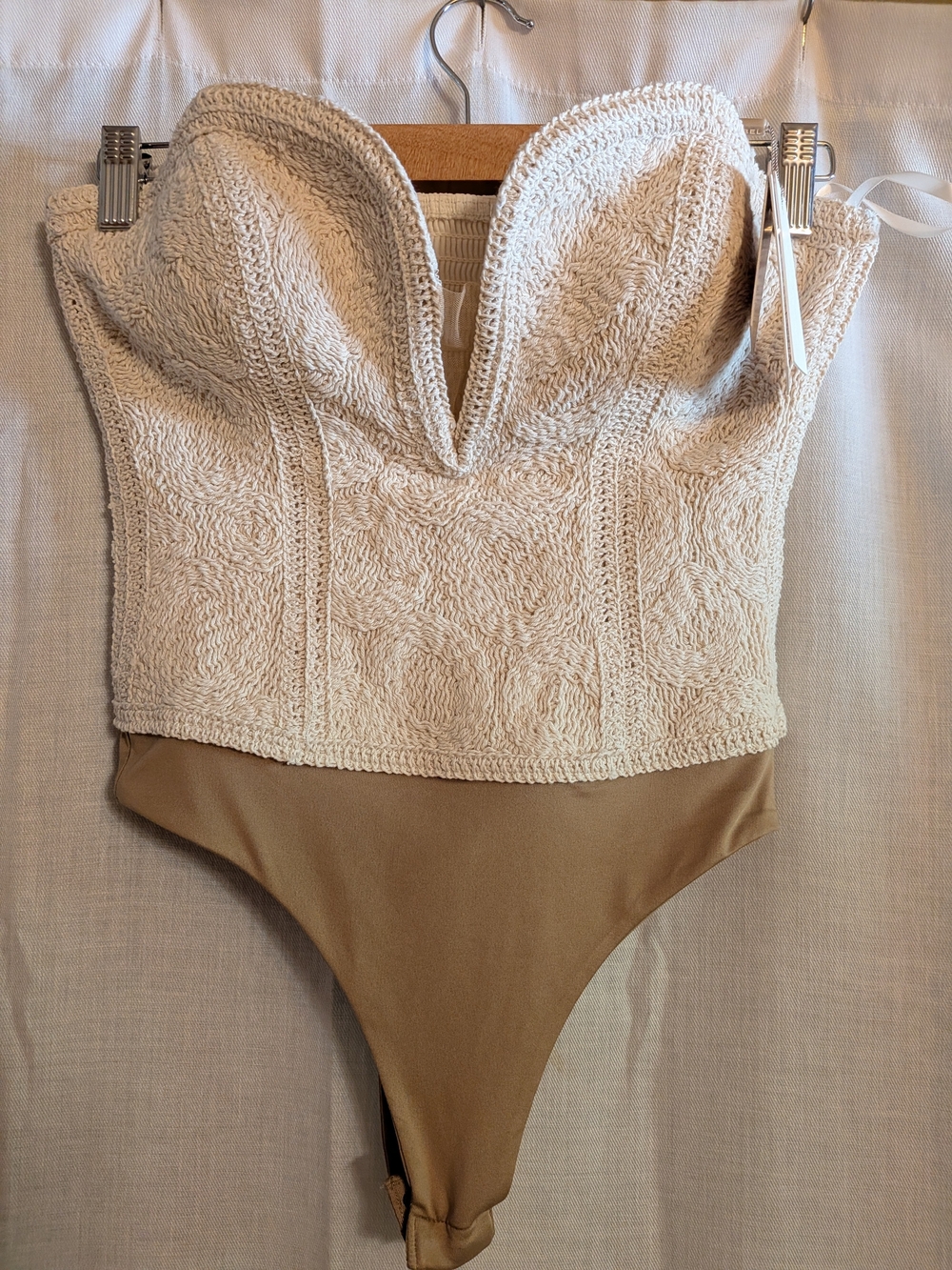 JLUXLABEL Ecru Textured Strapless Sweetheart Bodysuit